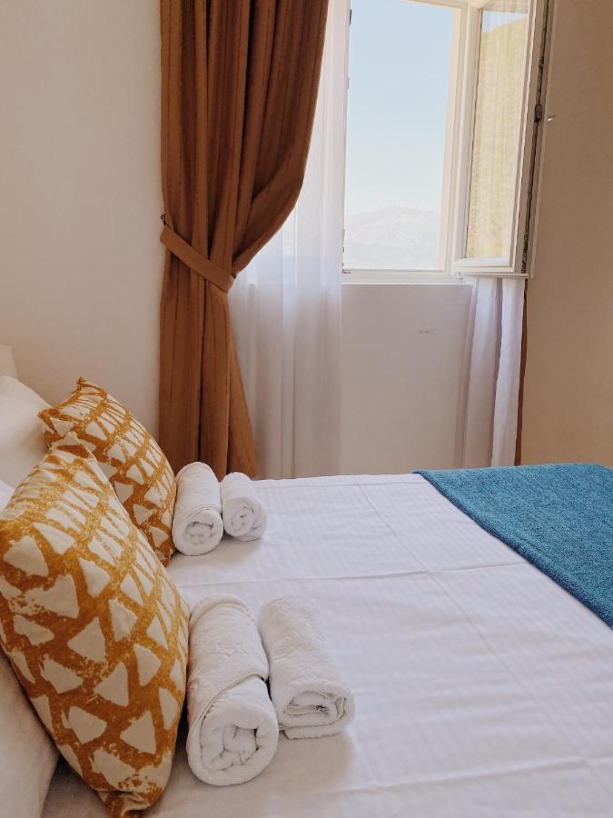 Apartments Sneki Baošići Eksteriør bilde